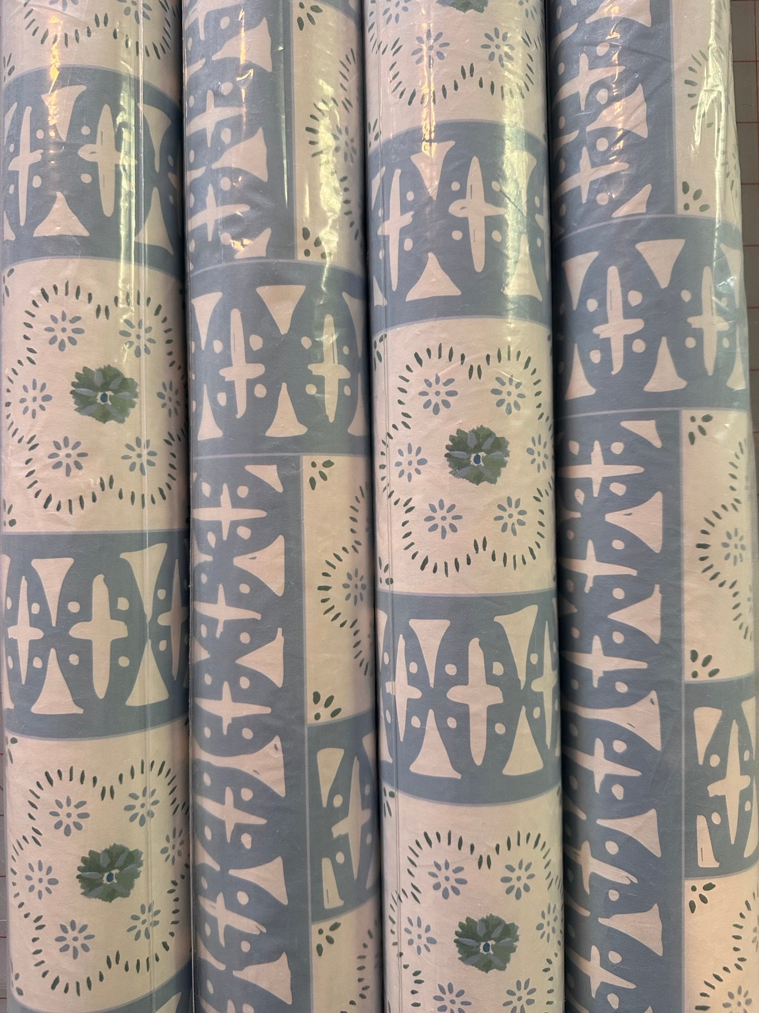 4 rolls, 3 Yards each