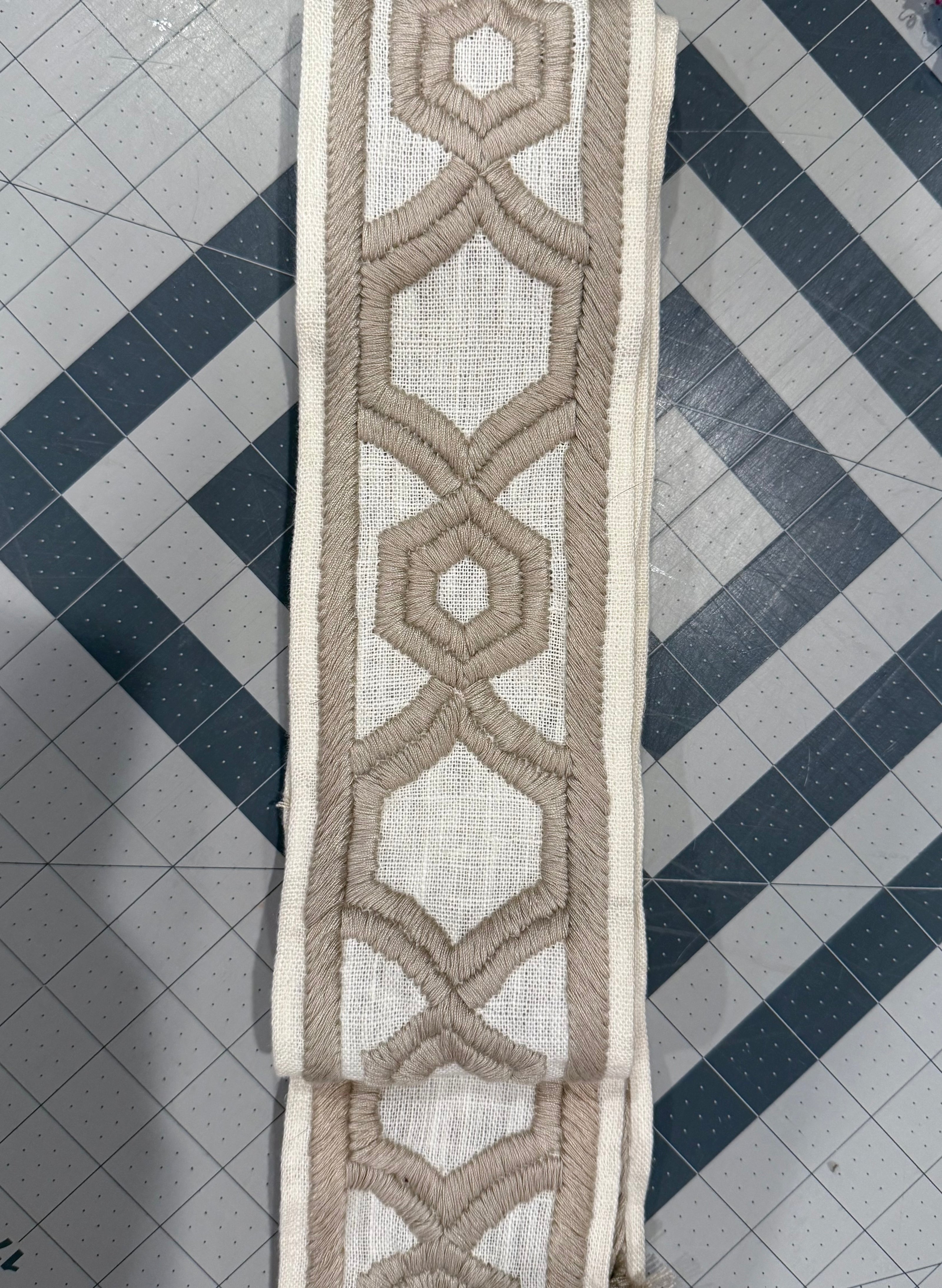 Fabricut-Stroheim Crewelworks Linen (1.5 yards)
